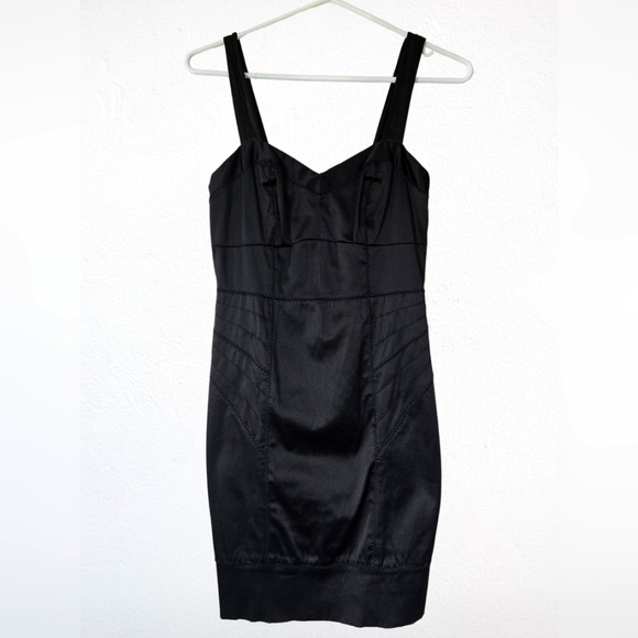 The Perfect Little Black Dress - Picture 1 of 7